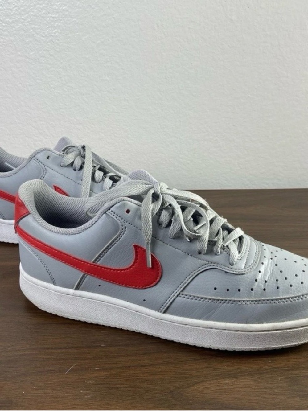 Nike Low-Top Sneakers in Light Gray with Red Swoosh